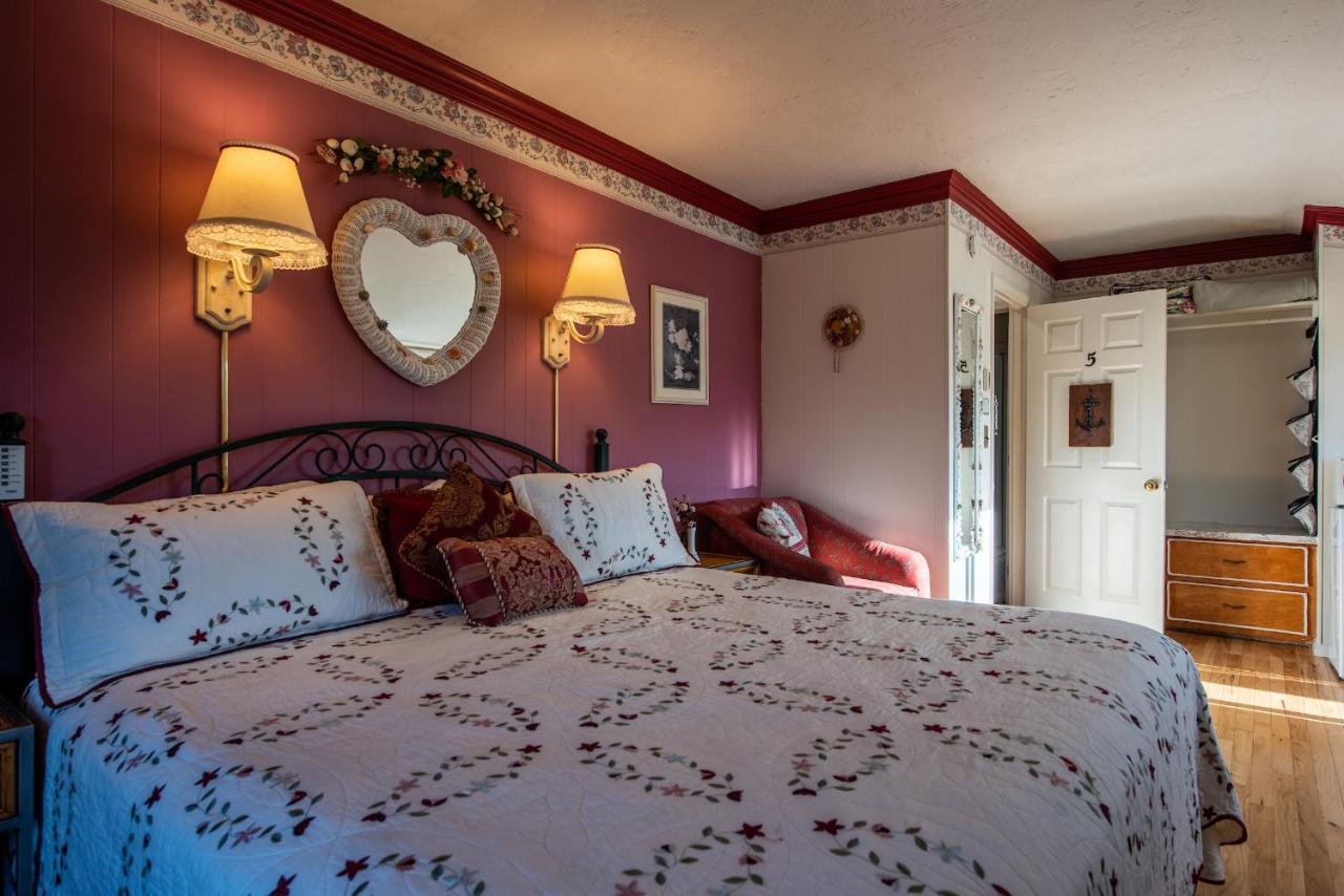 A Cape Cod Ocean Manor Inn Хианнис Экстерьер фото
