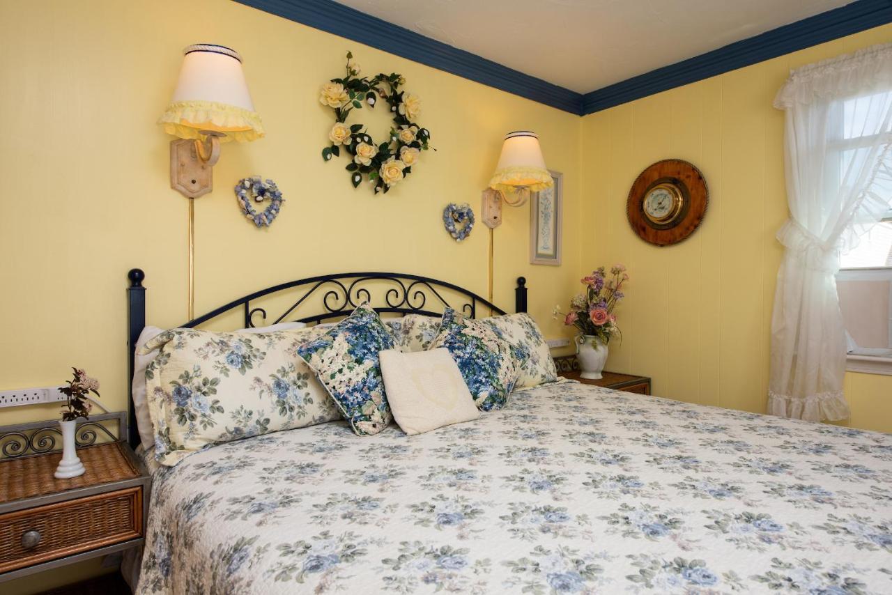 A Cape Cod Ocean Manor Inn Хианнис Экстерьер фото