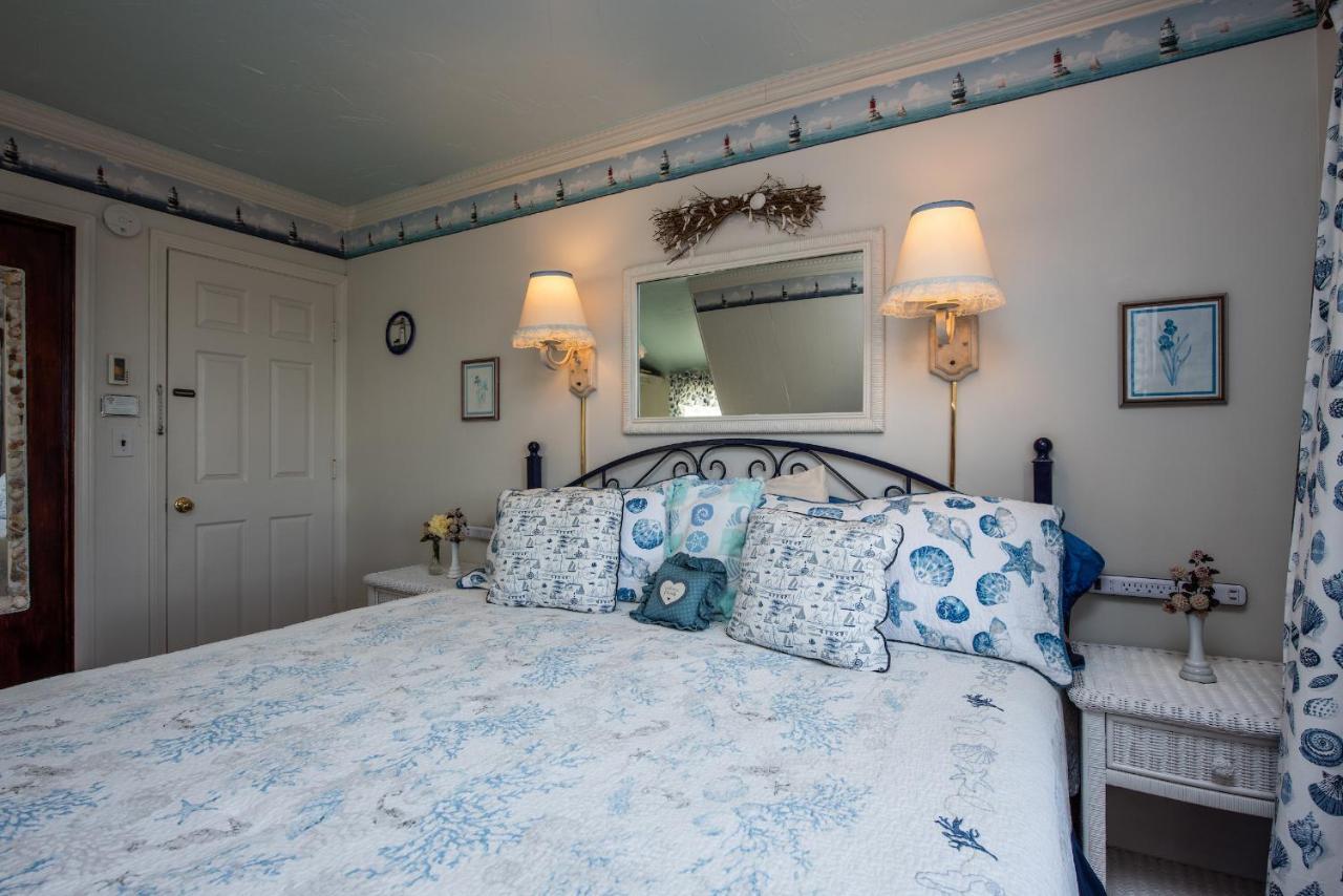 A Cape Cod Ocean Manor Inn Хианнис Экстерьер фото