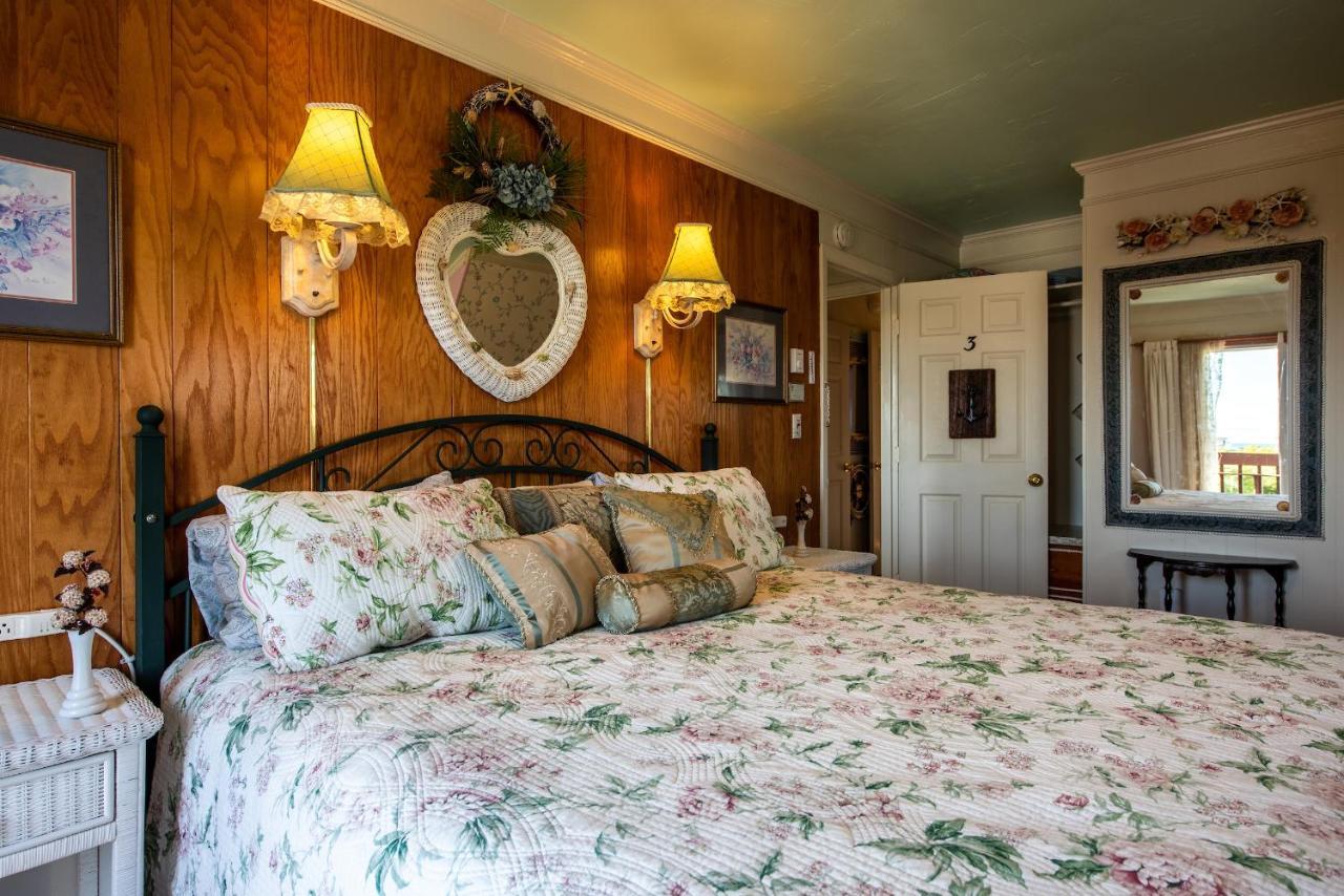 A Cape Cod Ocean Manor Inn Хианнис Экстерьер фото