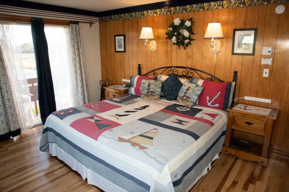 A Cape Cod Ocean Manor Inn Хианнис Экстерьер фото